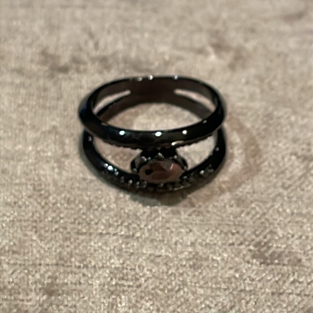 industrial Black Split Band Ring with Embedded black Crystals Accents size 7.5